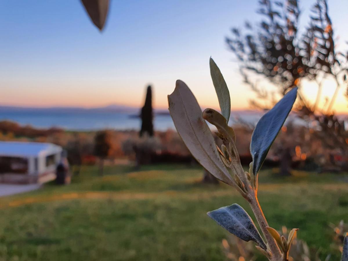 Antico Casale Tiravento Aparthotel Passignano sul Trasimeno Exterior foto
